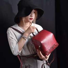 Vintage Woman Leather Backpack with High Quanlity